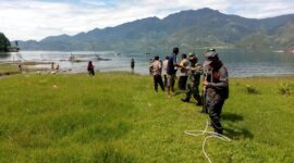 Terungkap Tak Semua Pendemo Pemilik Cangkul, sehingga akhirnya mereka membersihkan sendiri (doc/15/07/25)