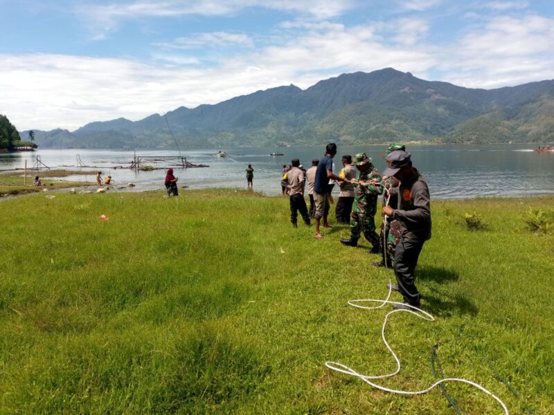 Terungkap Tak Semua Pendemo Pemilik Cangkul, sehingga akhirnya mereka membersihkan sendiri (doc/15/07/25)