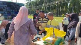 Caption : Nampak warga masyarakat yang berada di sekitar Kantor PTPN IV Regional 6 Kso Langsa, antusias dalam kegiatan pasar beras murah yang digelar PTPN IV Regional 6 (18/07/25)