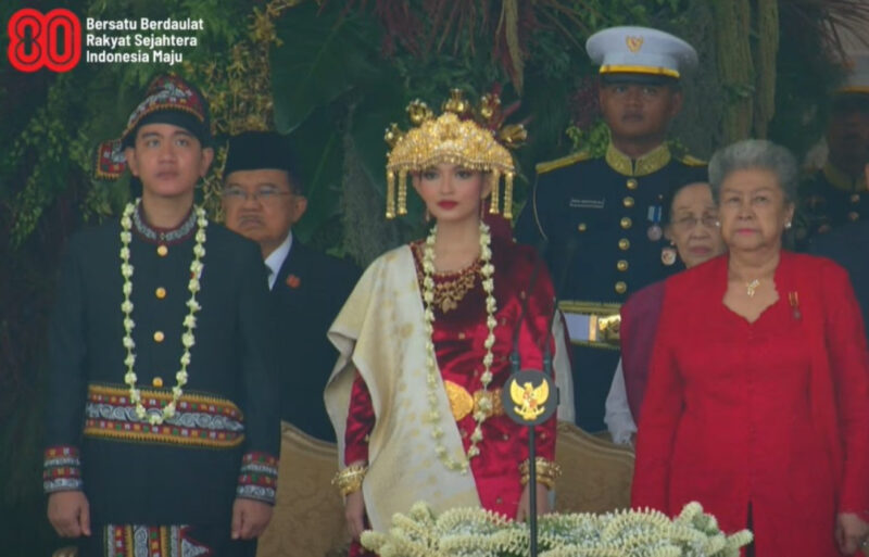 Caption : Gibran Rakabuming Raka Wakil Presiden Republik Indonesia ke-14, menggenakan baju adat Gayo saat mengikuti upacara HUT RI Ke-80.