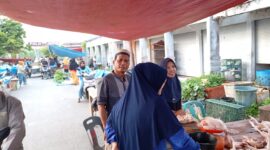 Caption : Kenaikan Harga Sembako Membuat Masyarakat Menjerit: “Rupiah Seakan Tak Bernilai Lagi”