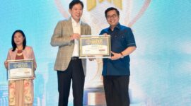 Caption: Baznas RI yang diwakili oleh Komisioner Baznas H. Rizaludin Kurniawan, M.Si menerima penghargaan Top Brand Award, di Jimbaran Bali, Selasa (12/08/2025).