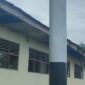 Caption : Tampak bangunan Sekolah yang rusak dan tidak terawat. (14/08/25)