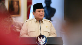 Caption : Presiden Prabowo Subianto saat memberikan keterangan pers di Istana Merdeka, Jakarta, Senin (17/2/2025).
