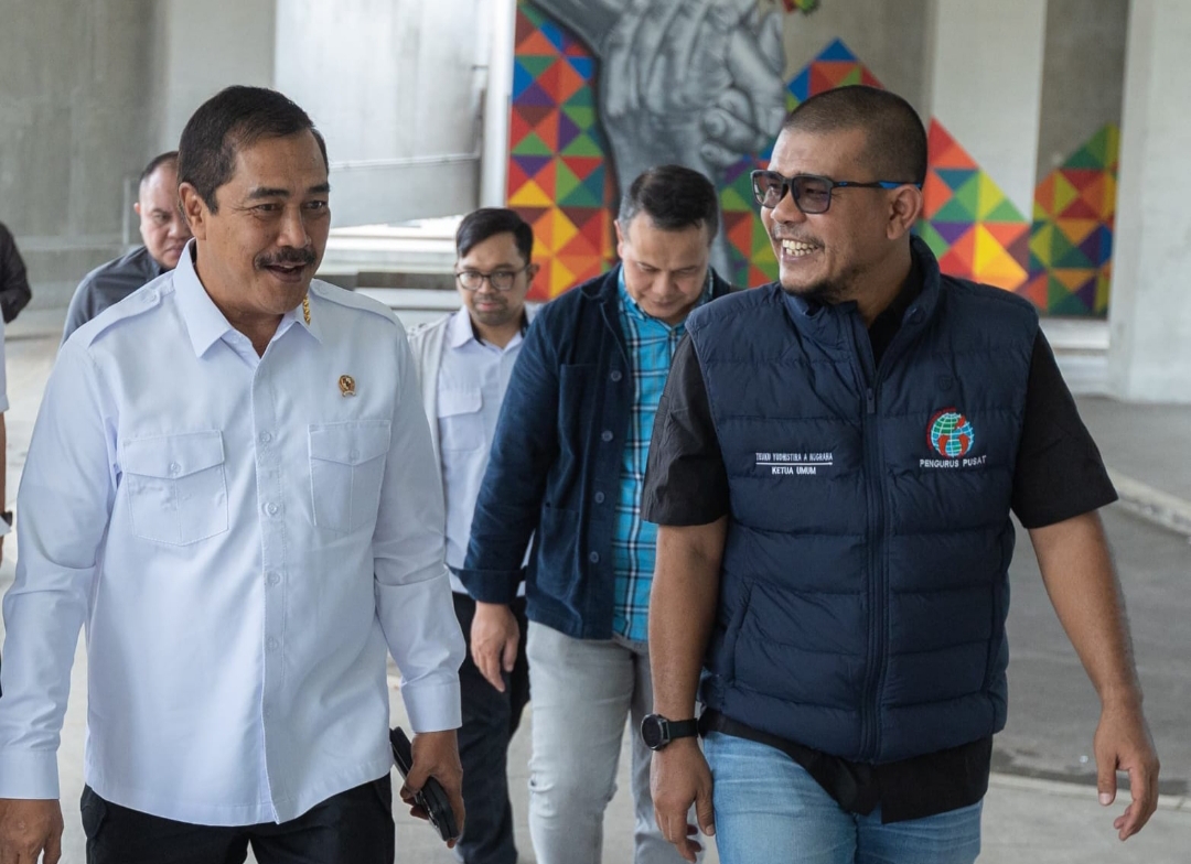 Ketua Umum IWO Teuku Yudhistira bersama Menteri Imigrasi dan Pemasyarakatan (Imipas) Jenderal (Purn) Agus Andrianto (foto TribuneIndonesia/ist)