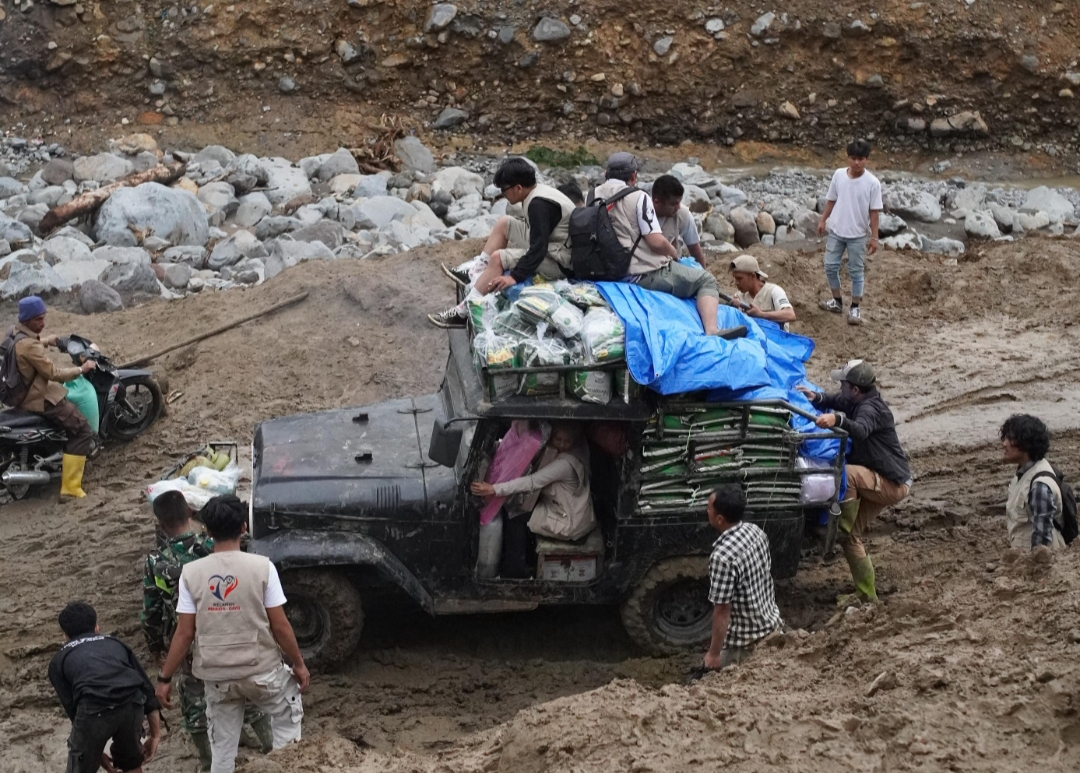 Relawan Pemuda Gayo Tembus Jalur Ekstrim Salurkan Bantuan 13 Ton Beras (Foto TribuneIndonesia/ist)