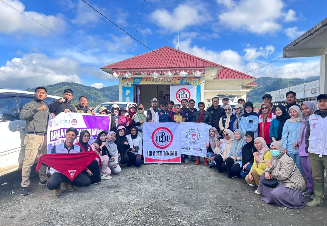Foto Bersama Tim medis IDI Aceh Tengah Sebelum Berangkat ke Daerah Terisolir (foto TribuneIndonesia. Ist) 