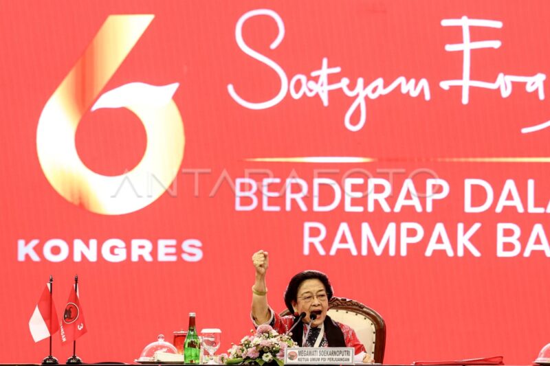 Caption : Ketua Umum Partai Demokrasi Indonesia Perjuangan (PDI-P) Megawati Soekarno Putri pada kongres ke-VI partai PDI-P