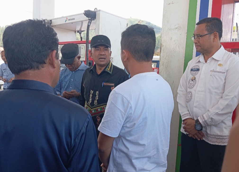 Wakil bupati Aceh Tengah Pastikan Stok BBM aman Di SPBU Tansaril Takengon (Foto TribuneIndonesia /Erwin)