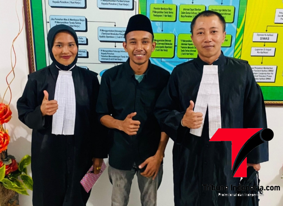 Fandi Maulana, bersama tim kuasa hukum Eko Priyanto, S.H. dan Asmira Wati, S.H., (foto ist) 