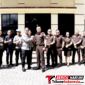 Kapolres Bitung, AKBP Arie Sulistyo Nugroho, S.I.K., M.H., berjabatangan dengan Kajari Bitung, Erwin Widihantono, S.H., M.H., 