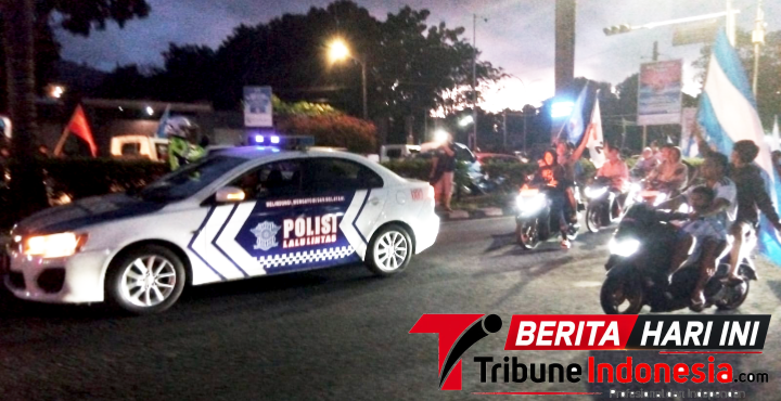 Mobil pengawalan Polres Bitung, usai Nobar. (Ft. Ist)