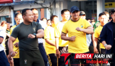 Kapolres Bitung AKBP Arie Sulistyo Nugroho, S.H., S.I.K., M.H. bersama Dandim 1310/Bitung,Letkol Inf Dewa Made D.J., saat memimpin Olahraga Bersama TNI–Polri dan Forkopimda Kota Bitung di kawasan Pusat Kota. (Ft.ist)
