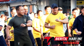 ‎Kapolres Bitung AKBP Arie Sulistyo Nugroho, S.H., S.I.K., M.H. bersama Dandim 1310/Bitung,Letkol Inf Dewa Made D.J., saat memimpin Olahraga Bersama TNI–Polri dan Forkopimda Kota Bitung di kawasan Pusat Kota. (Ft.ist)
‎