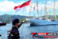 ‎Dansatrol Kodaeral VIII, Kolonel Laut (P) Marvill Marfel Frits E.D. saat melepas KRI Bima Suci di dermaga Satrol Bitung. (Ft.ist)