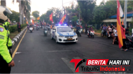 ‎Mobil patroli Polres Bitung lakukan pengawalan massa nobar. (Ft.ist)