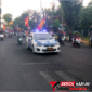 ‎Mobil patroli Polres Bitung lakukan pengawalan massa nobar. (Ft.ist)