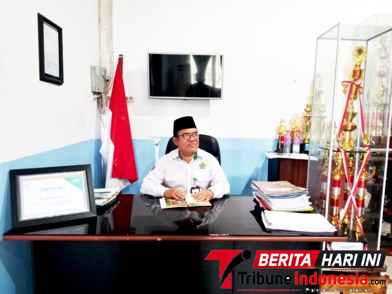 Kepala MTsN Bitung, Drs. H. Sudarto Katijo, M.Pd.I. (Ft.talia)