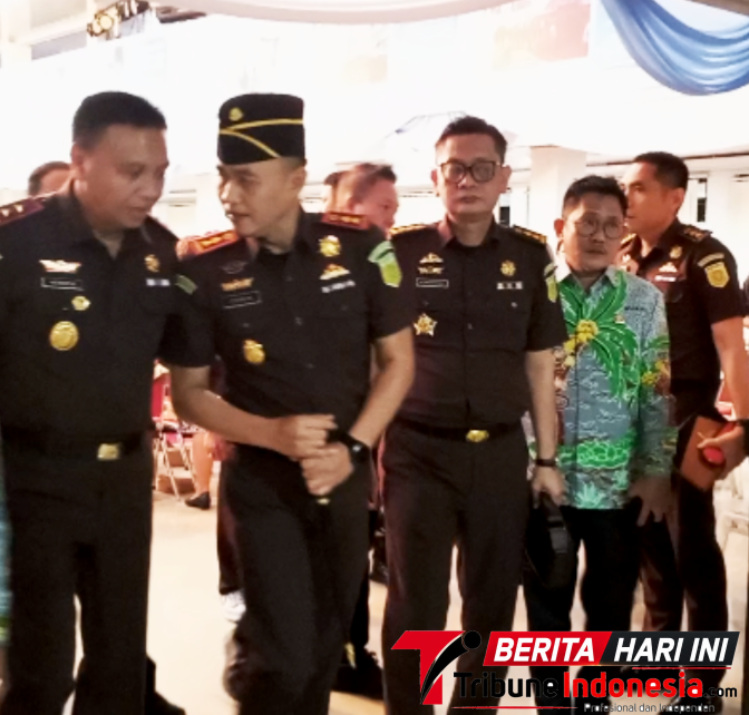 ‎Kejari Bitung Erwin Widihantono, S.H., M.H., bersama Kejati Sulut, Jacob Hendrik Pattipeilohy, S.H., M.H., (Ft. talia)