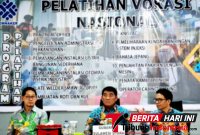 Walikota Bitung Hengky Honandar, S.E., (kanan) mendampingi Gubernur Sulut Yulius Selvanus, S.E., (tengah) (Ft. Ist)