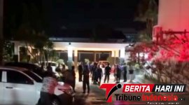penggeledahan di kediaman jemmy asiku oleh tim penyidik Kejati Sulut. (Ft. Ist)