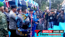 ‎Dankodaeral VIII didampingi Ketua Daerah Kodaeral VIII Gabungan Jalasenastri Koarmada RI, Ny. Emy Dery Triesananto, Saat gunting Pita. (Ft. talia)