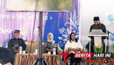 Plt Kepala Badan Kesbangpol Kota Bitung Idrus Harun, SH. Saat membacakan penyampaian Walikota Bitung Hengky Honandar S.E, (Ft. talia)
