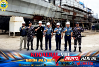 Dankodaeral VII, Laksda TNI Dery Triesananto Suhendi, Di dampingi Dansatrol Kodaeral VIII saat refurbishment R-41 KRI Pandrong-801 di Galangan PT. Pelindo Marine, Batam. (Ft. Ist)