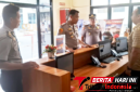 ‎Kapolres Bitung AKBP Arie Sulistyo Nugroho, S.I.K., M.H., saat mendatangi SPKT, di dampingi Kabag Ops, AKP Novrianto Sadia. (Ft. Ist)
‎