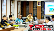 ‎Walikot Bitung, Hengky Honandar, S.E, saat diruang Rapat, Biro Perencanaan Kementerian Kelautan dan Perikanan. (Ft. Ist)