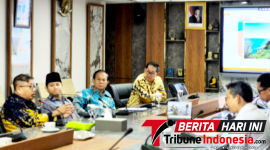 ‎Walikot Bitung, Hengky Honandar, S.E, saat diruang Rapat, Biro Perencanaan Kementerian Kelautan dan Perikanan. (Ft. Ist)