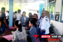 ‎Lurah Wangurer, Sitti Mariam Lariha, S.ST saat memantau jalannya pelaksanaan Tim Kemenkumham. (Ft. talia)
