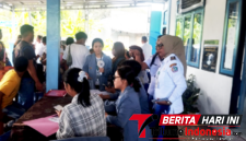 ‎Lurah Wangurer, Sitti Mariam Lariha, S.ST saat memantau jalannya pelaksanaan Tim Kemenkumham. (Ft. talia)