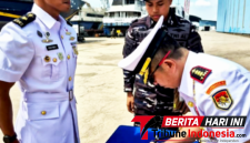 Dansatrol Kodaeral VIII, Kolonel Laut (P) Marvill Marfel Frits E.D., S.E., M.Tr.Hanla., CRMP, Saat penandatangan Sertijab di Kep. Batam. (Dok. Istimewa)
