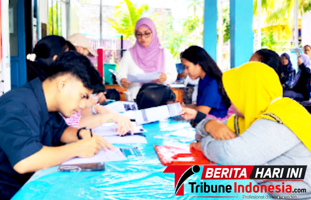 ‎Hari terakhir kegiatan sosialisasi dan pendaftaran warga undocumented stateless di Kantor Kelurahan Wangurer. (Ft. talia)
‎