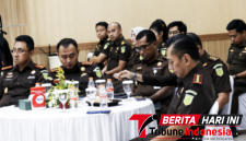 ‎Kejari Bitung, Erwin Widihantono, S.H., M.H., (tengah), saat menghadiri Focus Group Discussion (FGD) di Aula Kejati Sulut. (Dok. Istimewa)