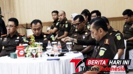 ‎Kejari Bitung, Erwin Widihantono, S.H., M.H., (tengah), saat menghadiri Focus Group Discussion (FGD) di Aula Kejati Sulut. (Dok. Istimewa)