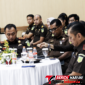 ‎Kejari Bitung, Erwin Widihantono, S.H., M.H., (tengah), saat menghadiri Focus Group Discussion (FGD) di Aula Kejati Sulut. (Dok. Istimewa)