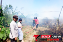 ‎Personel Polsek Ranowulu Polres Bitung, beserta tim gabungan berada di lokasi kebakaran. (Dok. Istimewa)