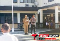 ‎Walikota Bitung, Hengky Honandar, S.E., di dampingi Kapolres Bitung, AKBP Arie Sulistyo Nugroho, S.H., S.I.K., M.H., Saat Membaca Amanat Kapolda Sulut,  Irjen Pol. Dr. Riycke Harry Langie, S.I.K., M.H., (Ft. talia)