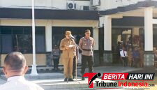 Walikota Bitung, Hengky Honandar, S.E., di dampingi Kapolres Bitung, AKBP Arie Sulistyo Nugroho, S.H., S.I.K., M.H., Saat Membaca Amanat Kapolda Sulut, Irjen Pol. Dr. Riycke Harry Langie, S.I.K., M.H., (Ft. talia)