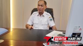 ‎​Plt. Kepala Bapenda Kota Bitung, Theo Rorong, S.E., di ruang kerjanya. (Ft. talia)