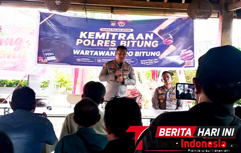 ‎Kapolres Bitung AKBP Arie Sulistyo Nugroho, S.H., S.I.K., M.H., didampingi Wakapolres Bitung, Kompol Daniel J.H. Korompis, S.E, pada saat memberikan penyampaian.  (Ft. talia)