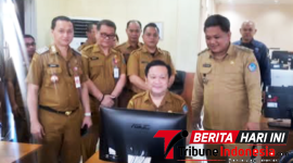 ‎𝐑𝐚𝐧𝐝𝐢𝐭𝐨 𝐌𝐚𝐫𝐢𝐧𝐠𝐤𝐚, S.Sos., Saat Memantau 
‎Tes Pro ASN di lingkungan Pemerintah Kota Bitung. (Dok. Istimewa)