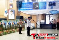 Wawali Randito Maringka, S.Sos, memimpin kegiatan pelepasan Kontingen Gerakan Pramuka Kwarcab Kota Bitung. (Ft. talia)
‎