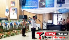 Wawali Randito Maringka, S.Sos, memimpin kegiatan pelepasan Kontingen Gerakan Pramuka Kwarcab Kota Bitung. (Ft. talia)
‎