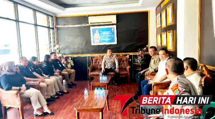 ‎Kapolres Bitung AKBP Arie Sulistyo Nugroho, S.I.K., M.H. Saat audiensi bersama KPU Kota Bitung. (Dok. Istimewa)