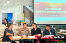 ‎Kapolres Bitung AKBP Arie Sulistyo Nugroho, S.H., S.I.K., M.H., saat berdiskusi bersama Ketua KPU Kota Bitung Deslie Sumampouw, S.E., (Dok. Istimewa)