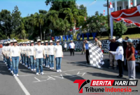 
‎Ketua TP PKK Kota Bitung Ny. Ellen Honandar Sondakh, S.E., Saat melepas Regu TP PKK Kota Bitung. (Dok. Ist)
‎