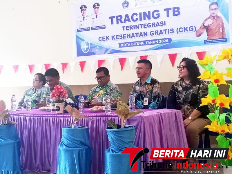 ‎Asisten I Forsman Dandel, S.Sos (tengah), Saat hadir di kegiatan Tracing TB Terintegrasi, mewakili Walikota Bitung. (Ft. talia)